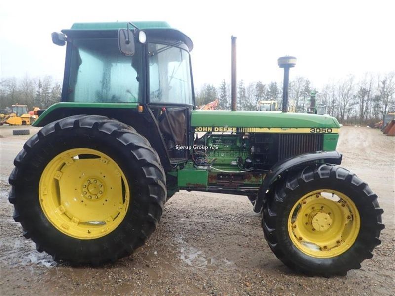Стекло двери верхнее John Deere 940, 1040, 1140, 1550, 1640, 1750, 1850, 1950, 2040, 2040S, 2250, 2450, 2650, 2850 2220088 фото
