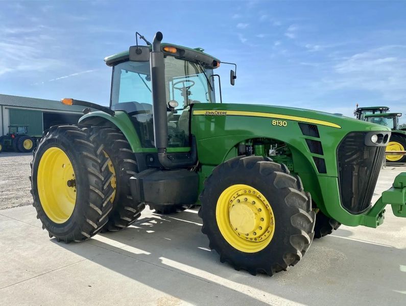 Заднее стекло трактор John Deere 8130, 8230, 8230T, 8330, 8330T, 8430, 8430T, 8530 3371 фото