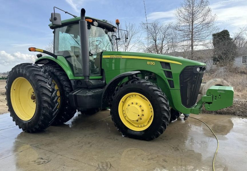 Заднее стекло трактор John Deere 8130, 8230, 8230T, 8330, 8330T, 8430, 8430T, 8530 3371 фото
