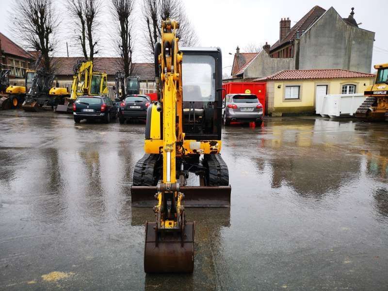Переднее нижнее стекло JCB 802 SUPER 802.7 803 PLUS 803, 804, 8052, 8060 3884 фото