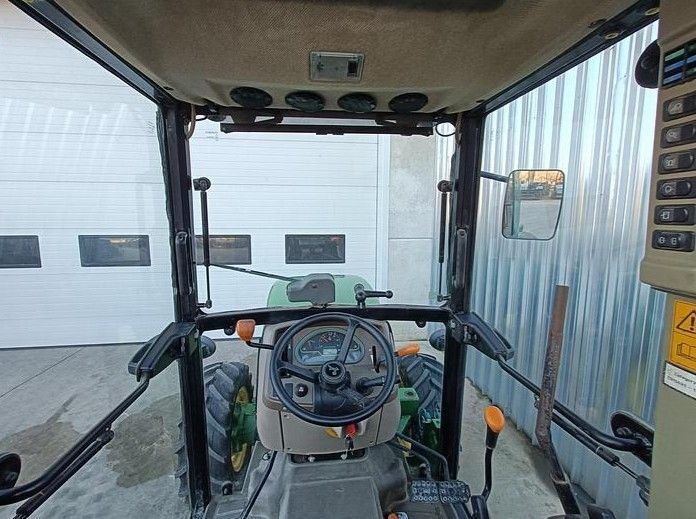 Стекло левая дверь John Deere серии 5075GF-5105GF, 5075GV-5105GV, 5075GN-5105GN 2224621 фото