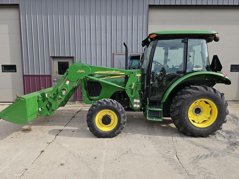 Заднє скло John Deere серія 5225, 5325, 5425, 5525, 5625, 5725 2220003 фото