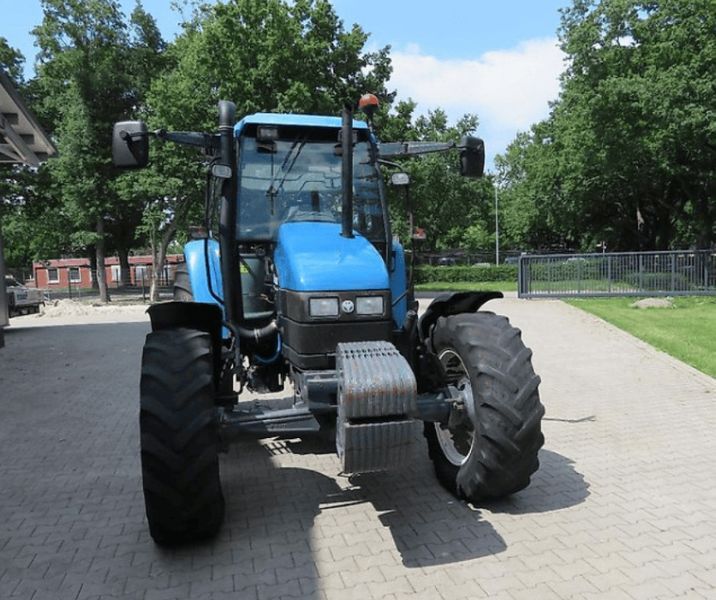 Двери правые стекло трактор New Holland TL70, TL80, TL90, TL100, TL110 1283 фото