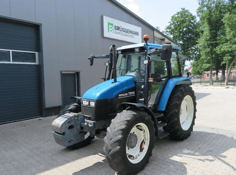 Двери правые стекло трактор New Holland TL70, TL80, TL90, TL100, TL110 1283 фото
