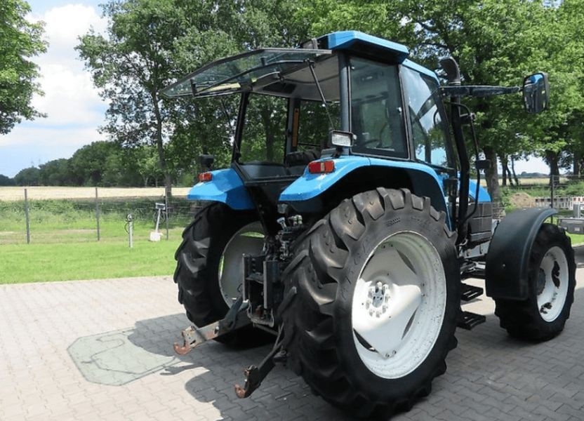 Двери правые стекло трактор New Holland TL70, TL80, TL90, TL100, TL110 1283 фото