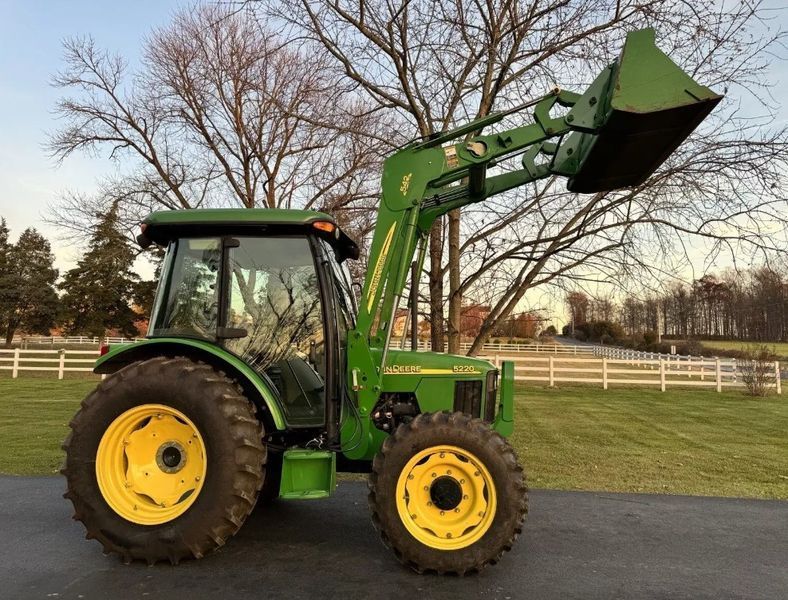 Переднее стекло John Deere 5220, 5320, 5420, 5520, 5620, 5720, 5820, R201574 R204742 фото